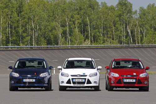 Ford Focus 1 litre cars red white blue
