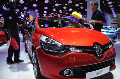 Orange Renault Clio dusting motor show