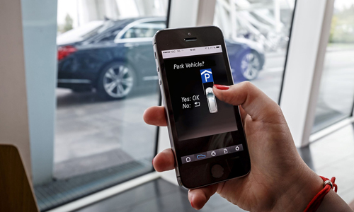 Bosche Daimnler Car2go self-parking technology app smartphone